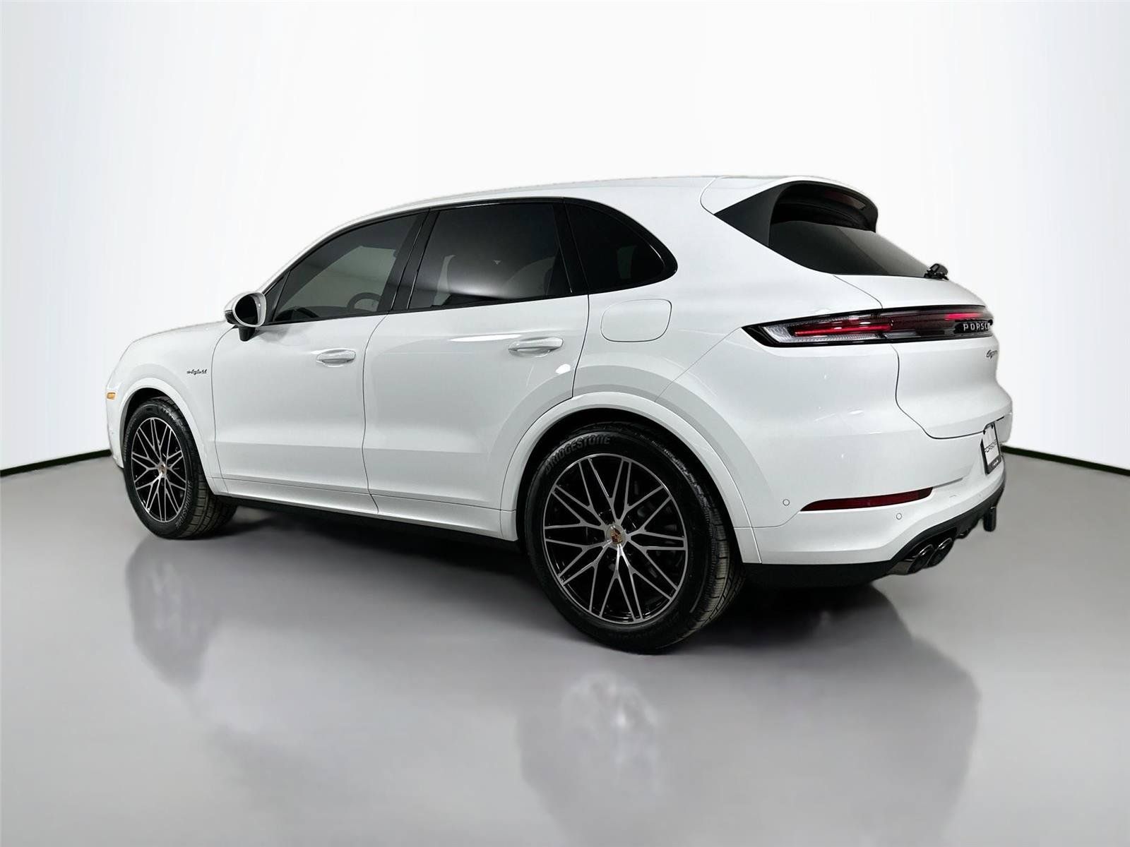 Certified 2026 Porsche Cayenne Coupe AWD/4WD image 3