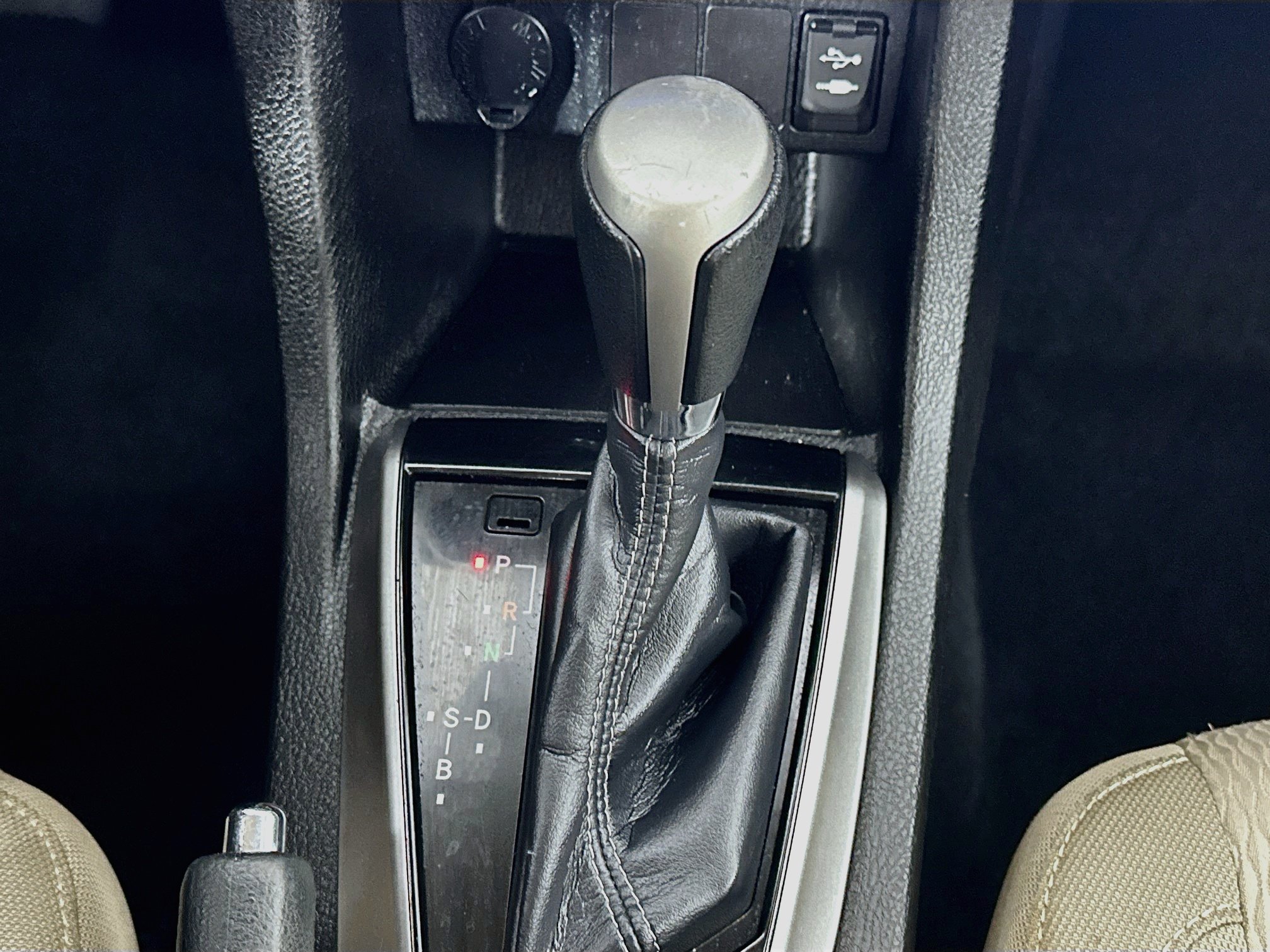 Used 2014 Toyota Corolla LE FWD image 23