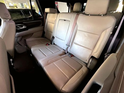 Used 2024 GMC Yukon SLT image 15