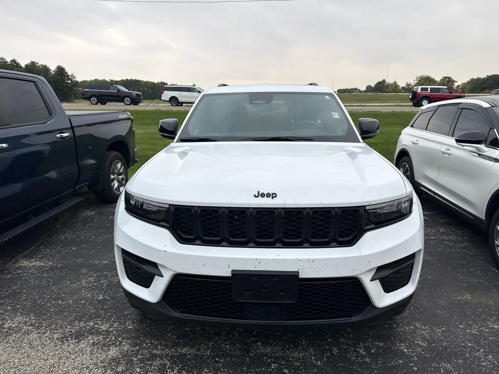 Used 2024 Jeep Grand Cherokee Altitude AWD/4WD image 2