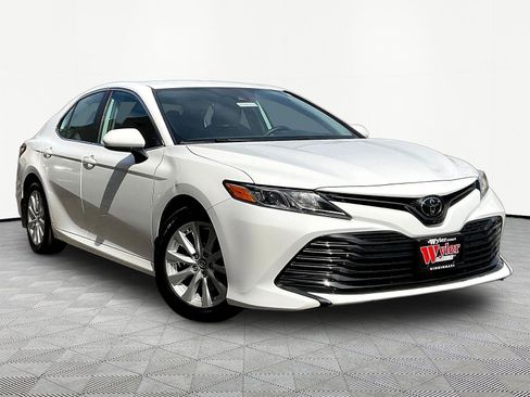 Used 2019 Toyota Camry LE FWD image 3