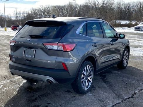 Used 2022 Ford Escape Titanium image 3
