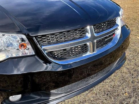 Used 2020 Dodge Grand Caravan SXT image 27