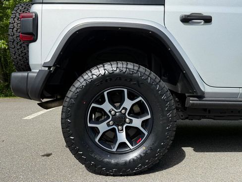 Used 2022 Jeep Wrangler Unlimited Rubicon w/ Dual Top Group AWD/4WD image 11