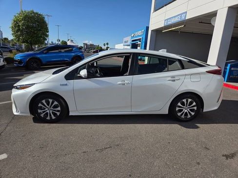 Used 2021 Toyota Prius Prime XLE FWD image 3