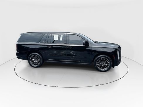 Used 2025 Cadillac Escalade ESV Sport Platinum AWD/4WD image 9