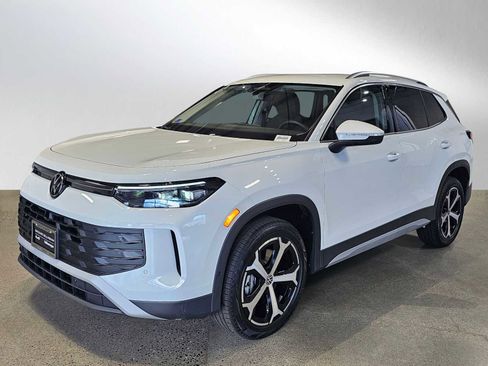 New 2026 Volkswagen Tiguan SE image 6