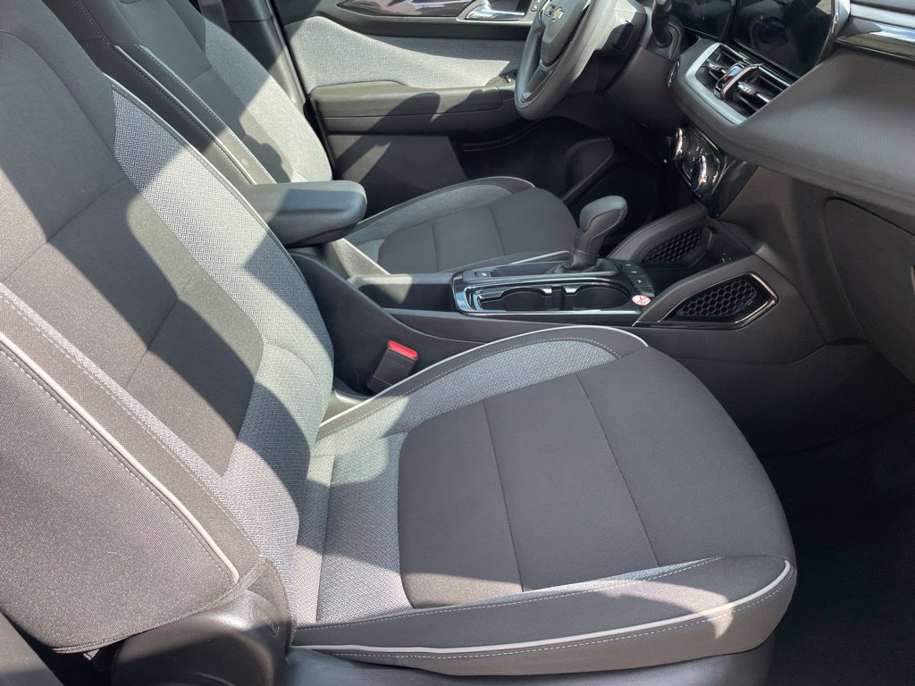 Used 2025 Chevrolet TrailBlazer LT FWD image 25