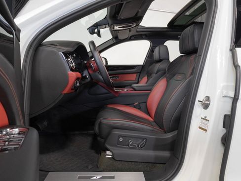 Used 2022 Bentley Bentayga AWD/4WD image 20