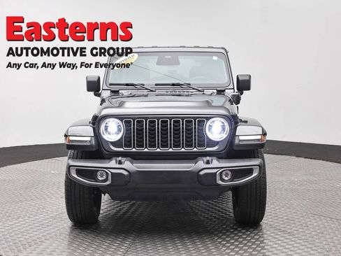 Used 2025 Jeep Wrangler Unlimited Sahara AWD/4WD image 2