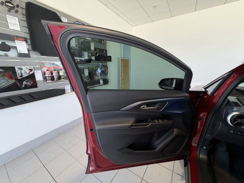 Used 2025 Chevrolet Equinox EV LT w/ Convenience Package II FWD image 10