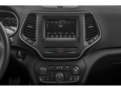 Used 2021 Jeep Cherokee Latitude w/ Mopar Interior Package FWD image 7