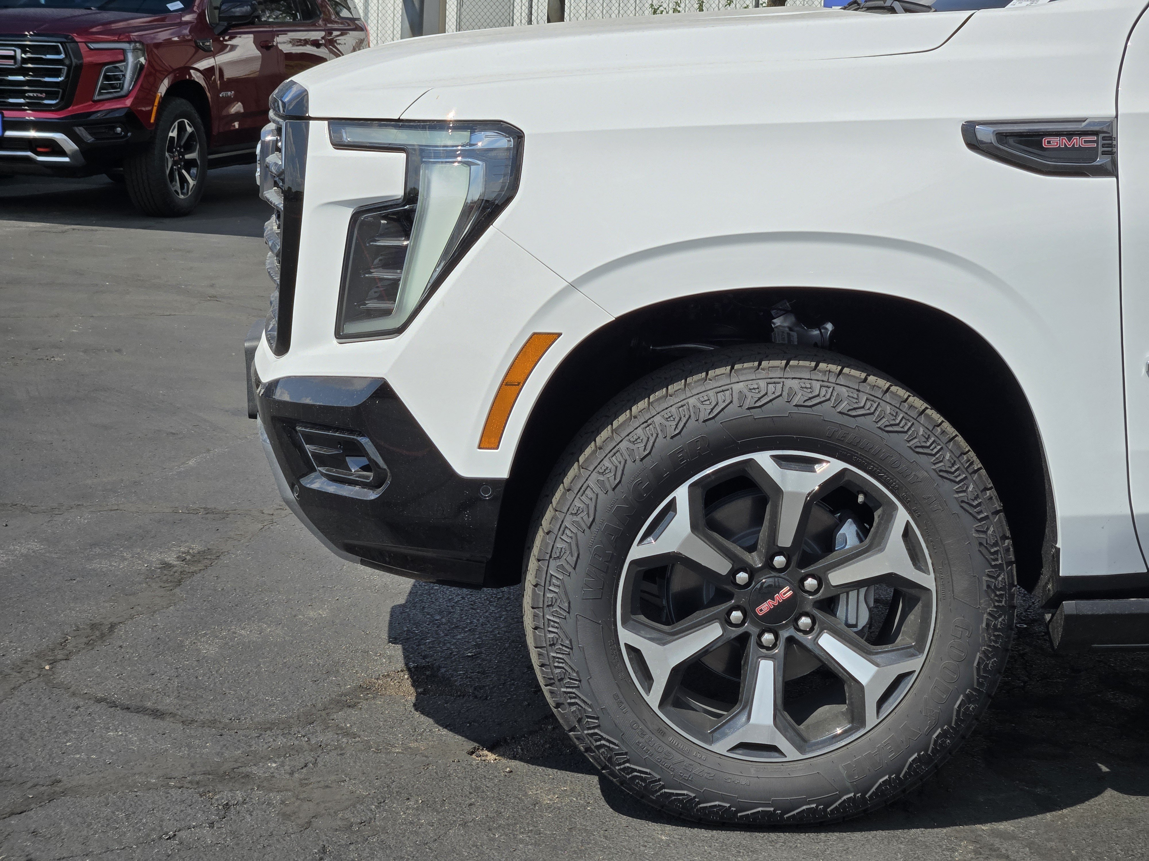 New 2026 GMC Yukon AT4 w/ AT4 Premium Package AWD/4WD image 5