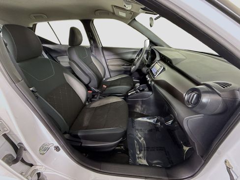 Used 2020 Nissan Kicks S image 29