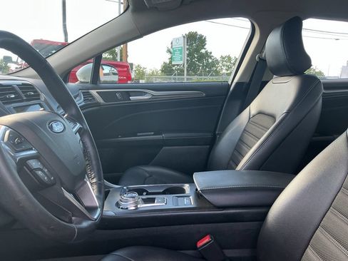 Used 2017 Ford Fusion SE w/ Equipment Group 201A FWD image 11