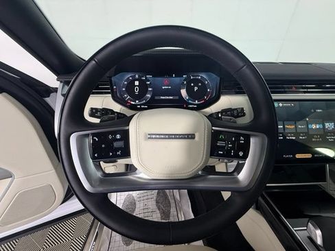 Used 2025 Land Rover Range Rover Long Wheelbase SE AWD/4WD image 15