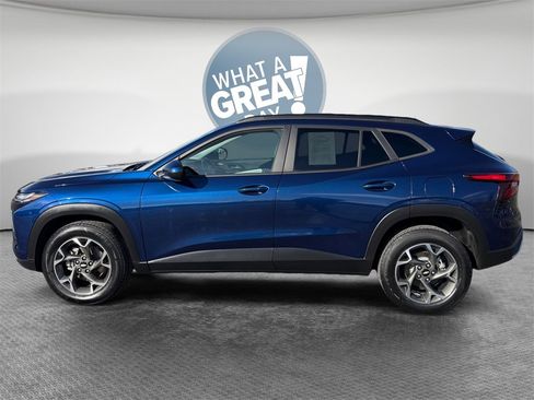 Certified 2024 Chevrolet Trax LT w/ LT Convenience Package image 7