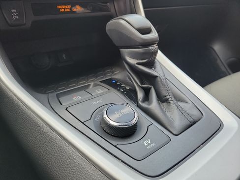 Used 2022 Toyota RAV4 XLE w/ Convenience Package AWD/4WD image 30