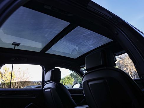 Used 2025 Porsche Cayenne image 29