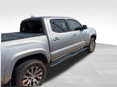 Used 2021 Toyota Tacoma Limited image 8