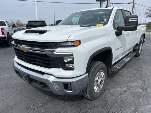 Used 2025 Chevrolet Silverado 2500 LT w/ Convenience Package AWD/4WD image 9