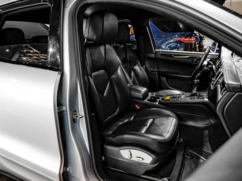Used 2018 Porsche Macan S image 28