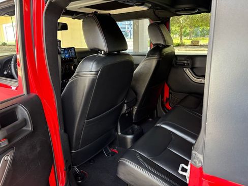 Used 2014 Jeep Wrangler Unlimited Sport w/ Quick Order Package 24S AWD/4WD image 21