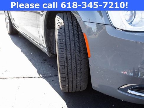 Used 2018 Chrysler 300 Touring L image 14