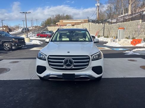 Used 2025 Mercedes-Benz GLS 450 4MATIC image 2