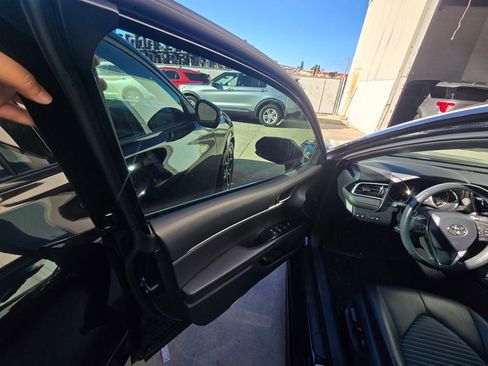 Used 2018 Toyota Camry SE image 6