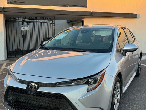 Used 2021 Toyota Corolla LE image 2
