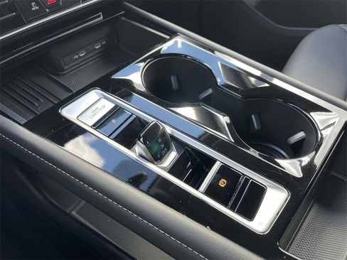 Certified 2025 Volkswagen Atlas SE image 29