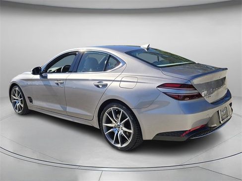 Used 2023 Genesis G70 2.0T image 7