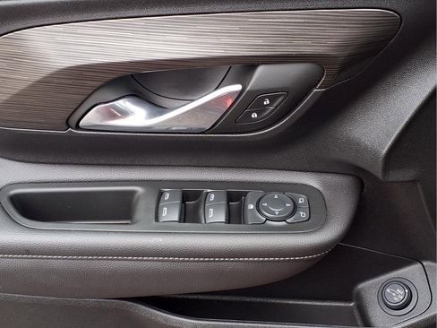 Used 2022 GMC Terrain SLE FWD image 18