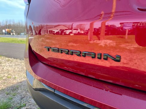 Used 2023 GMC Terrain SLT w/ Tech Package AWD/4WD image 6