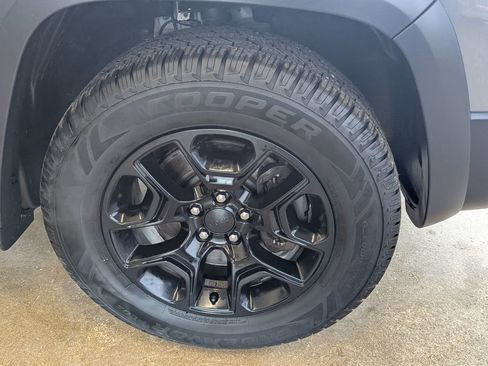 Used 2019 Jeep Cherokee Trailhawk w/ Comfort/Convenience Group image 57