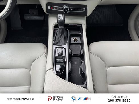 Used 2020 Volvo XC90 T6 Momentum w/ Protection Package Premier image 12