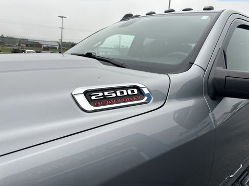 Used 2024 RAM 2500 Tradesman w/ Chrome Appearance Group AWD/4WD image 4