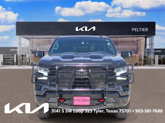Used 2024 Chevrolet Silverado 1500 LT Trail Boss w/ LT Trail Boss Premium Package AWD/4WD image 2