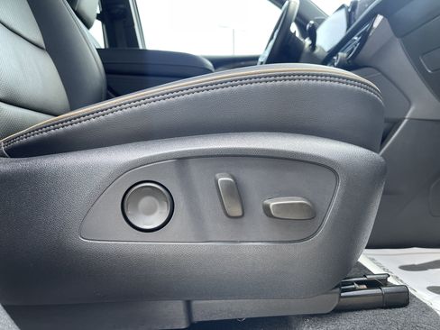 Used 2024 Chevrolet Traverse RS image 40