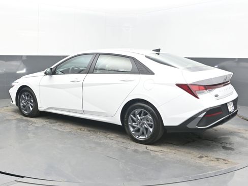Used 2024 Hyundai Elantra SEL image 9