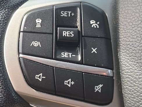 Used 2022 Ford Explorer Limited w/ Equipment Group 301A AWD/4WD image 30