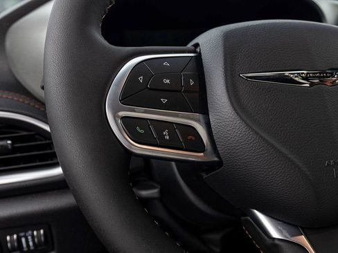 New 2026 Chrysler Pacifica Pinnacle image 19