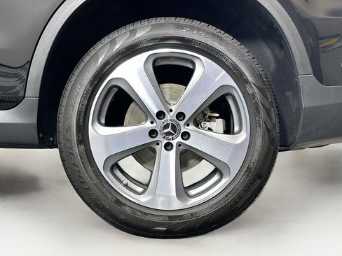 Used 2022 Mercedes-Benz GLC 300 w/ Multimedia Package Lite image 11