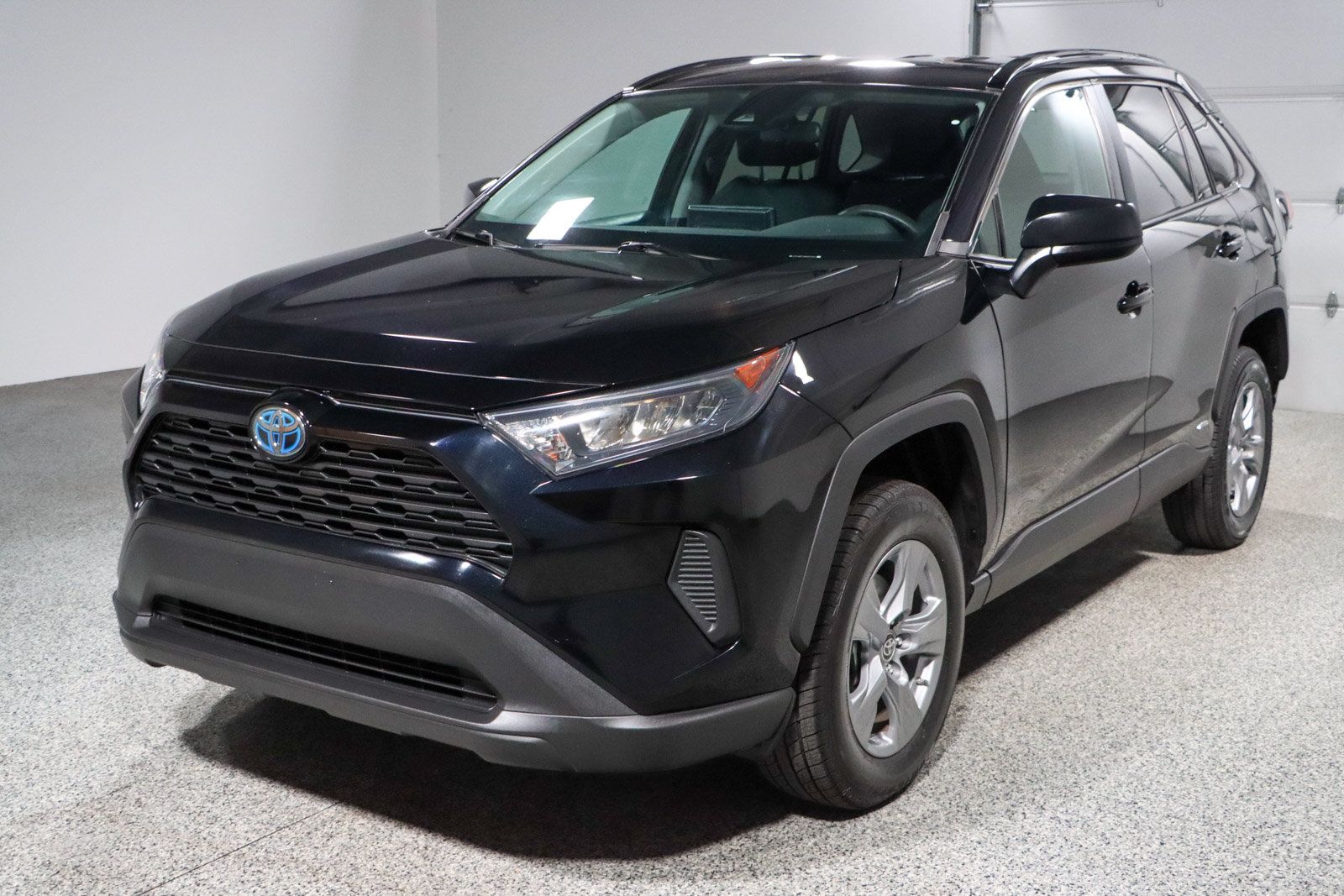 Used 2022 Toyota RAV4 LE AWD/4WD image 30