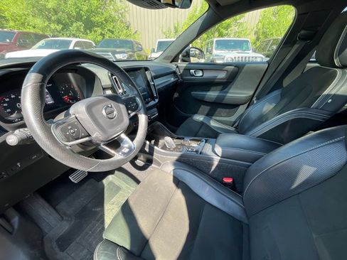 Used 2019 Volvo XC40 T5 R-Design AWD/4WD image 9