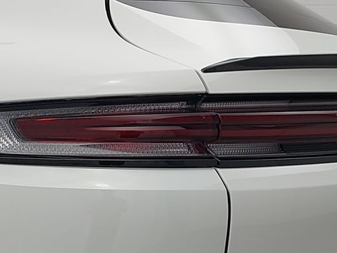 Certified 2024 Porsche Cayenne Coupe AWD/4WD image 37