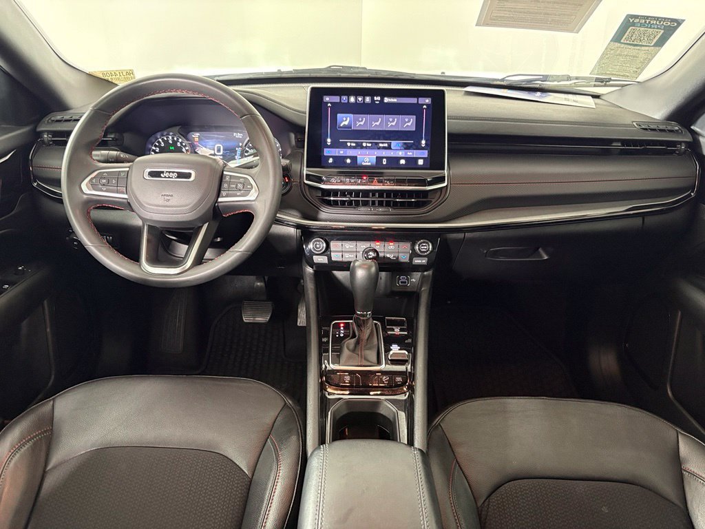 Used 2025 Jeep Compass Trailhawk AWD/4WD image 39