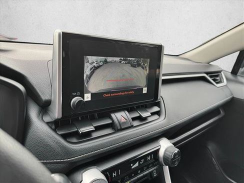Used 2025 Toyota RAV4 XLE AWD/4WD image 14