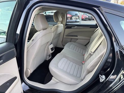 Used 2020 Ford Fusion SE image 32